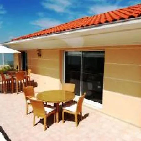 Апартаменты Stunning Three Bedroom On Seafront In With Panoramic Sea Views 399