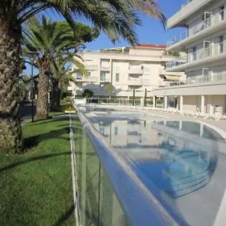 Stunning Three Bedroom On Seafront In With Panoramic Sea Views 399 Apartament