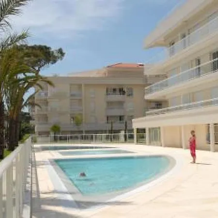 Stunning Three Bedroom On Seafront In With Panoramic Sea Views 399