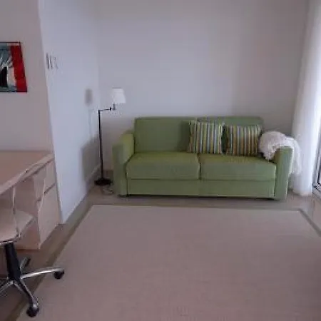 Stunning Three Bedroom On Seafront In With Panoramic Sea Views 399 公寓