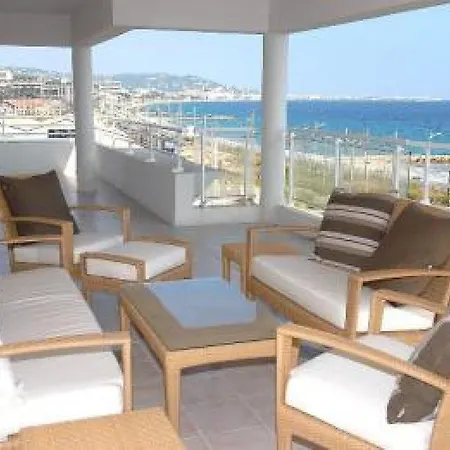 Stunning Three Bedroom On Seafront In With Panoramic Sea Views 399