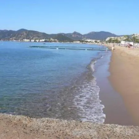 Stunning Three Bedroom On Seafront In With Panoramic Sea Views 399 公寓 戛纳