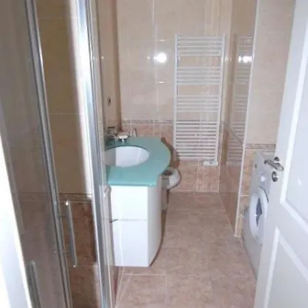 아파트 Stunning Three Bedroom On Seafront In With Panoramic Sea Views 399 칸느